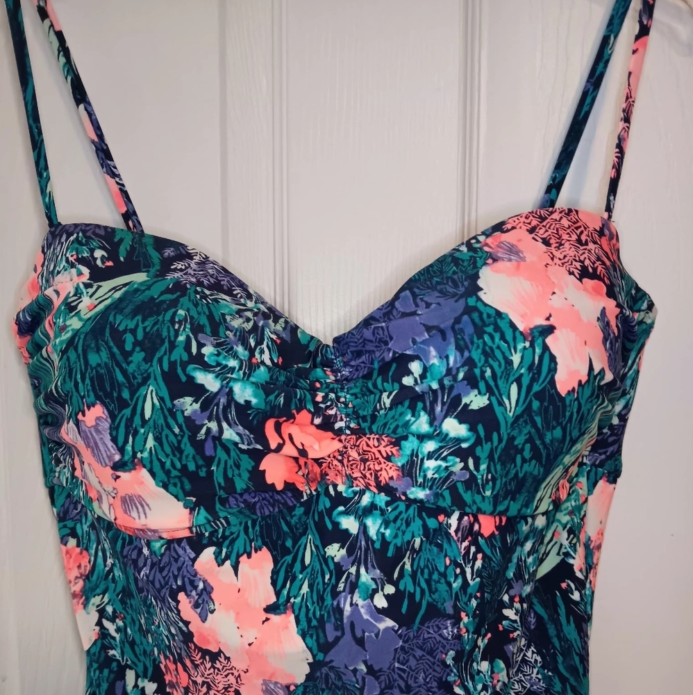 Old Navy Women’s Floral One Piece Swimsuit - Picture 5 of 14
